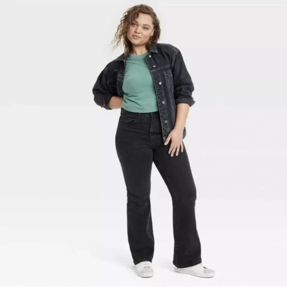 Universal Thread Women's Black Wash High Rise Flare Jeans size 14 - Picture 1 of 9